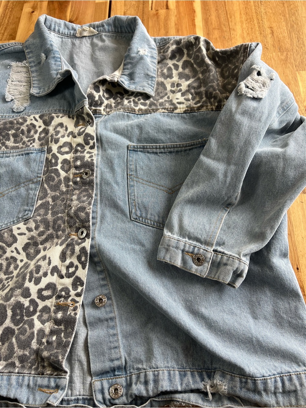 Haptics 2X Oversized Denim Jacket Leopard Print Distressed Shacket - Picture 3 of 12